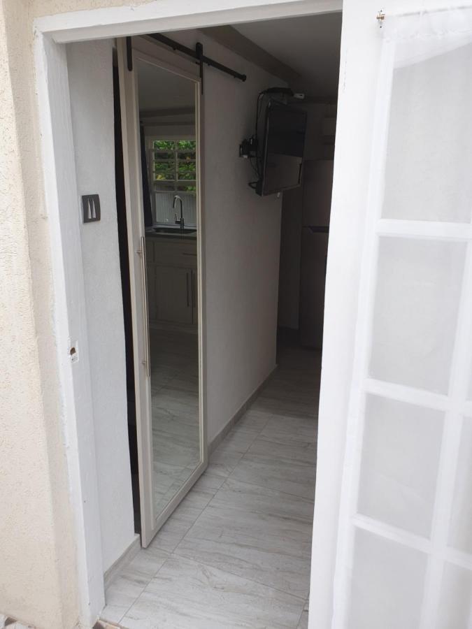 Devachan Apartments Бриджтаун Екстер'єр фото